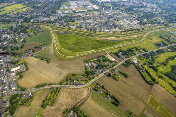 Aerial view, floodplain Holtener Bruch, floodplain at the river Emscher, behind the Oxea plant (Ruhrchemie), Holten, Oberhausen, Ruhr area, North Rhine-Westphalia, Germany, DE, Europe, commercial enterprises, commercial area, commercial area, commercial property, business park, commercial location, commercial use, industrial area, industrial location, aerial view, aerial photography, aerial photography, overview, bird's-eye view, overview, OberhausenNord