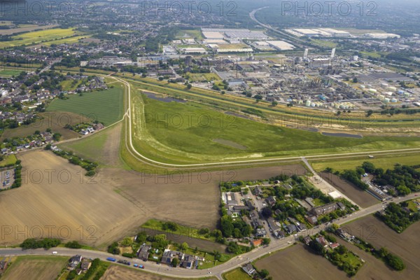 Aerial view, floodplain Holtener Bruch, floodplain at the river Emscher, behind the Oxea plant (Ruhrchemie), Holten, Oberhausen, Ruhr area, North Rhine-Westphalia, Germany, DE, Europe, commercial enterprises, commercial area, commercial area, commercial property, business park, commercial location, commercial use, industrial area, industrial location, aerial view, aerial photography, aerial photography, overview, bird's-eye view, overview, OberhausenNord
