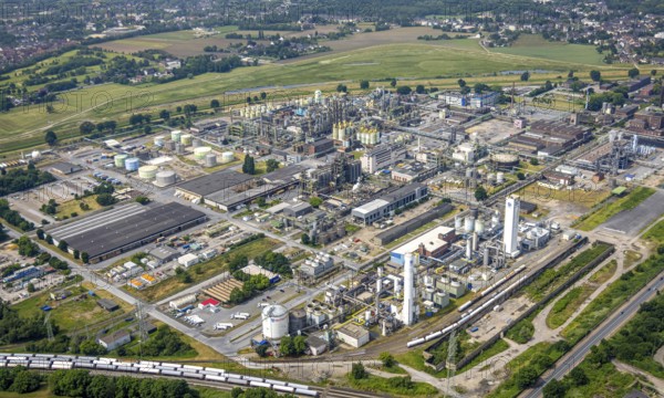 Aerial view, Oxea plant (Ruhrchemie), Otto-Roelen-Straße, Holten, Oberhausen, Ruhr area, North Rhine-Westphalia, Germany, chemical plant, DE, Europe, commercial enterprises, commercial area, commercial property, commercial park, commercial site, commercial use, industrial area, industrial site, aerial photograph, aerial photography, aerial photography, overview, bird's-eye view, overview, OberhausenNorth