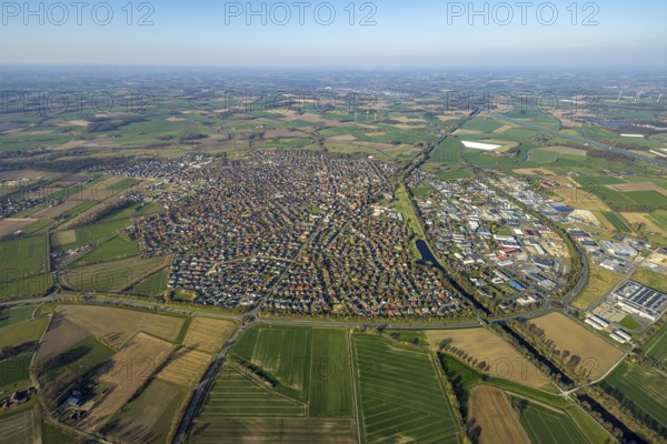 Aerial view, overview residential area Olfen, surrounded by meadows and fields, on the right Alte Fahrt and commercial area, Olfen-Stadt, Olfen, Münsterland, North Rhine-Westphalia, Germany, DE, Europe, commercial enterprises, commercial area, commercial area, commercial property, commercial location, commercial use, property tax, real estate, industrial site, aerial view, aerial photography, aerial photography, overview, bird's-eye view, residential area, housing and living, residential area, residential quality, residential neighbourhood, housing estate, residential district, birds-eyes view, overview