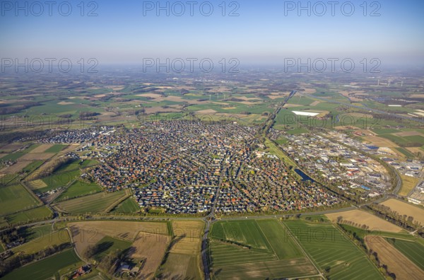 Aerial view, overview residential area Olfen, surrounded by meadows and fields, on the right Alte Fahrt and commercial area, Olfen-Stadt, Olfen, Münsterland, North Rhine-Westphalia, Germany, DE, Europe, commercial enterprises, commercial area, commercial area, commercial property, commercial location, commercial use, property tax, real estate, industrial site, aerial view, aerial photography, aerial photography, overview, bird's-eye view, residential area, housing and living, residential area, residential quality, residential neighbourhood, housing estate, residential district, birds-eyes view, overview