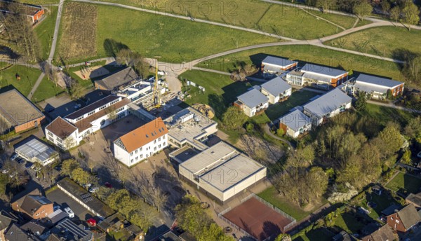 Aerial photo, Wieschhofschule primary school with construction site, moated castle retirement home, Olfen town, Olfen, Münsterland, North Rhine-Westphalia, Germany, retirement home, retirement home, old people's home, construction work, construction area, building site, building plots, construction project, construction site, care and nursing, education, educational institution, DE, Europe, primary school, educational institute, aerial view, aerial photography, aerial photography, care facility, school, retirement home, retirement home, retirement home, retirement centre, overview, bird's-eye view, overview