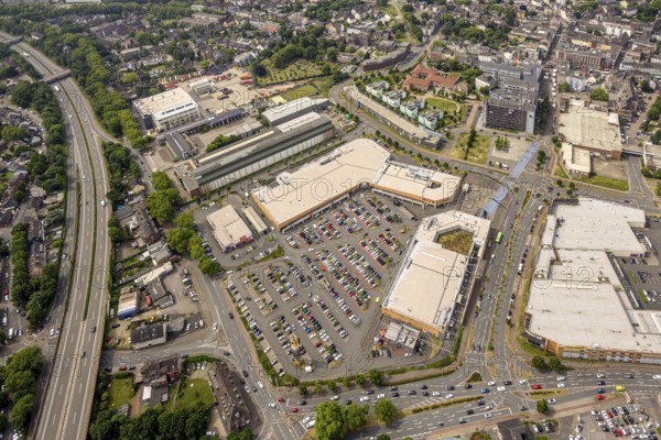 Aerial view, Bahnhofstraße shopping centre Sterkrader Tor with car park and technical town hall, bridge of A516 Teutoburger Straße, Reinhold-Krohn-Park and senior centre Gute Hoffnung, Sterkrade Mitte, Oberhausen, Ruhr area, North Rhine-Westphalia, Germany, DE, shopping centre, shopping place, shopping mall, Europe, aerial view, aerial photography, aerial photography, local supply centre, town hall, shopping centre, overview, birds-eyes view, overview, OberhausenNord