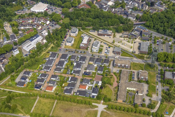 Aerial view, housing estate Zur Kokerei and ASO Oberhausen senior citizens' residence at OLGA-Park, Osterfeld, Oberhausen, Ruhr area, North Rhine-Westphalia, Germany, retirement home, old people's home, care and nursing, DE, Europe, property tax, real estate, aerial view, aerial photography, aerial photography, care facility, retirement home, retirement residence, retirement home, retirement centre, overview, bird's-eye view, residential complex, housing and living, residential area, residential quality, residential quarter, housing estate, residential district, birds-eyes view, overview, OberhausenNord