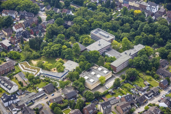Aerial view, Käthe-Kollwitz-Berufskolleg with sports hall and municipal day-care centre Ackerstraße, Eisenheim, Oberhausen, Ruhr area, North Rhine-Westphalia, Germany, vocational school, education, educational institution, DE, Europe, kindergarten, day-care centre, day-care centre, educational institute, aerial view, aerial photography, aerial photography, school, overview, bird's-eye view, overview, OberhausenNord