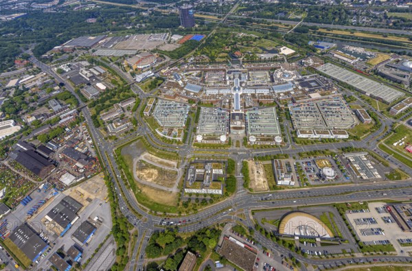 Aerial view, Westfield Centro Einkaufszentrum Neue Mitte, Oberhausen, Ruhr area, North Rhine-Westphalia, Germany, DE, shopping centre, shopping plaza, shopping mall, Europe, aerial view, aerial photography, aerial photography, shopping centre, overview, bird's-eye view, overview, OberhausenSued
