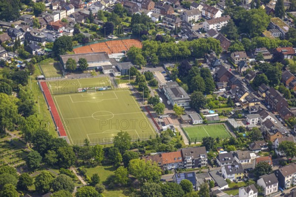 Aerial view, football stadium Sportanlage Kuhle Fvg. Schwarz-Weiß 09/36 Oberhausen-Alstaden e.V., Oberhausen, Ruhr area, North Rhine-Westphalia, Germany, DE, Europe, football pitch, football stadium, football club, aerial view, aerial photography, aerial photography, sports, sports facilities, sports field, sports facility, stadium, overview, bird's eye view, birds-eyes view, overview, OberhausenSued