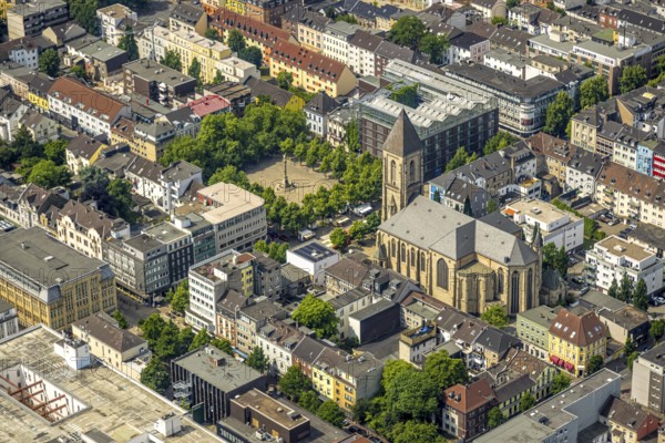 Aerial view, green Altmarkt and Victory Column with Angel of Peace, Catholic parish church Herz-Jesu in the residential area Marktstraße, job centre, Oberhausen, Ruhr area, North Rhine-Westphalia, Germany, place of worship, DE, Europe, religious community, place of worship, holy place, church, parish, denomination, aerial view, aerial photography, aerial photography, market place, religion, religious site, overview, bird's eye view, birds-eyes view, overview, OberhausenSued
