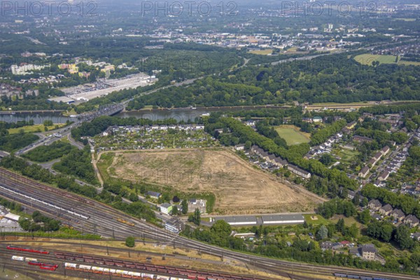 Aerial view, cleared old lime sludge landfill, Rhine-Herne Canal and allotment garden association Lirich e.V. Lirich, Oberhausen, Ruhr area, North Rhine-Westphalia, Germany, DE, landfill, Europe, community garden, allotment garden, allotment garden site, allotment garden association, allotment gardener association, allotment garden colony, aerial view, aerial photography, aerial photography, Rain Carbon GmbH, allotment garden, overview, bird's-eye view, overview, OberhausenSued