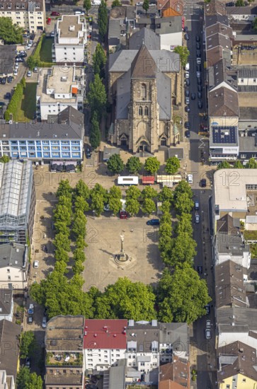 Aerial view, greened Altmarkt and Victory Column with Angel of Peace, catholic parish church Herz Jesu in the residential area Marktstraße, Oberhausen, Ruhr area, North Rhine-Westphalia, Germany, place of worship, DE, Europe, religious community, place of worship, holy place, church, church community, denomination, aerial view, aerial photography, aerial photography, market place, religion, religious site, overview, bird's-eye view, overview, OberhausenSued