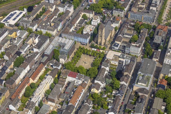 Aerial view, green Altmarkt and Victory Column with Angel of Peace, Catholic parish church Herz-Jesu in the residential area Marktstraße, job centre, Oberhausen, Ruhr area, North Rhine-Westphalia, Germany, place of worship, DE, Europe, religious community, place of worship, holy place, church, parish, denomination, aerial view, aerial photography, aerial photography, market place, religion, religious site, overview, bird's eye view, birds-eyes view, overview, OberhausenSued