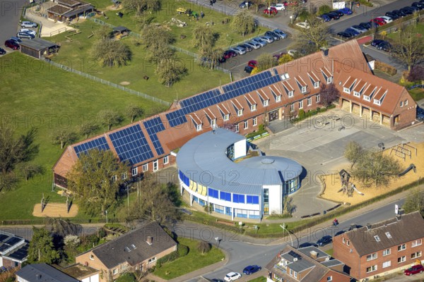 Aerial photo, primary school Mauritiusschule and schoolyard, solar roof, Nordkirchen, Münsterland, North Rhine-Westphalia, Germany, education, educational institution, DE, Europe, educational institute, aerial photo, aerial photography, aerial photography, school, overview, bird's eye view, birds-eyes view, overview