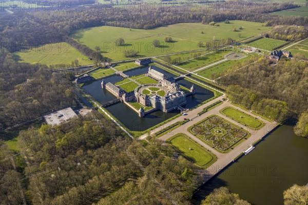 Aerial view, Nordkirchen Castle, baroque castle complex, moated castle, castle garden shapes and colours, construction site with scaffolding on the facade, Nordkirchen, Münsterland, North Rhine-Westphalia, Germany, baroque residence, construction work, construction area, construction site, construction site, DE, monument protection, Europe, aerial view, aerial photography, aerial photography, castle, overview, Venus Island, Versailles style, bird's-eye view, moated castle, birds-eyes view, overview