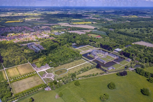 Aerial view, Nordkirchen Castle and Castle Park, Oranienburg, Orangery, former residence of the Prince-Bishops of Münster, also known as the Westphalian Versailles, Nordkirchen, Münsterland, North Rhine-Westphalia, Germany, DE, Europe, aerial view, aerial photography, aerial photography, castle, super wide-angle lens, overview, bird's-eye view, overview Nordkirchen