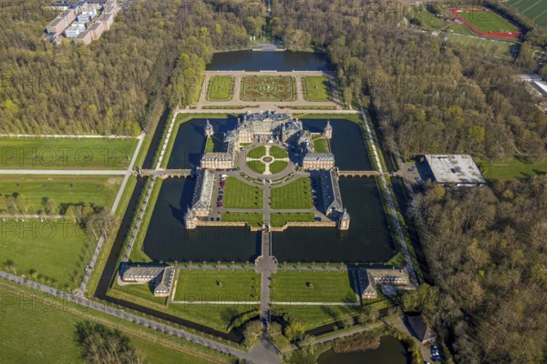 Aerial view, Nordkirchen Castle, baroque castle complex, castle garden, moated castle, construction site with scaffolding on the facade, Nordkirchen, Münsterland, North Rhine-Westphalia, Germany, baroque residence, construction work, construction area, construction site, construction site, DE, monument protection, Europe, aerial view, aerial photography, aerial photography, castle, overview, Venus Island, Versailles style, bird's-eye view, moated castle, birds-eyes view, overview