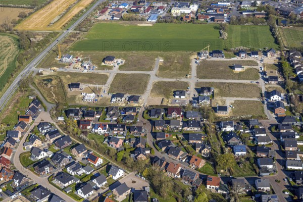 Aerial view, construction site with new building, residential area Großer Kamp, Nordkirchen, Münsterland, North Rhine-Westphalia, Germany, construction work, construction area, construction site, building plots, construction project, construction site, DE, Europe, aerial view, aerial photography, aerial photography, overview, bird's-eye view, overview