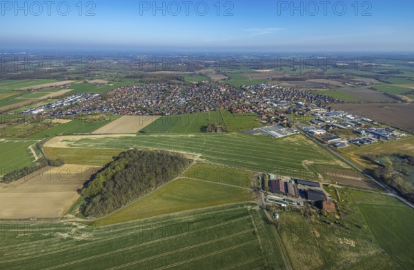 Aerial view, distant view and residential area, local view Südkirchen, right commercial area Wilhelm-Raiffeisen-Straße, farm shop Schulte Althoff, Südkirchen, Nordkirchen, Münsterland, North Rhine-Westphalia, Germany, DE, Europe, commercial enterprises, commercial area, commercial area, commercial property, commercial location, commercial use, industrial area, industrial location, aerial view, aerial photography, aerial photography, overview, bird's-eye view, overview
