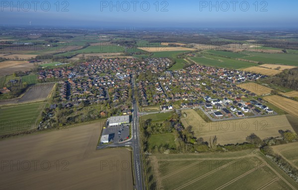 Aerial view, residential area local view Capelle, Bahnhofstraße with new building Netto supermarket, on the right residential buildings new building area Zur Brede, Capelle, Nordkirchen, Münsterland, North Rhine-Westphalia, Germany, DE, Europe, aerial view, aerial photography, aerial photography, overview, bird's-eye view, overview