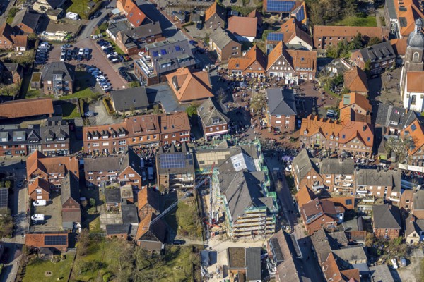 Aerial view, Holland market on the Schlossstraße in Nordkirchen, stalls and 10000 visitors, Nordkirchen, Münsterland, North Rhine-Westphalia, Germany, aerial view, Holland market on the Schlossstraße in Nordkirchen, stalls and 10000 visitors, Münsterland, stalls and 10000 visitors, stalls and 10000 visitors, birds-eyes view, aerial view, aerial photography, aerial photography, overview, bird's eye view, infrastructure, local view, St. Mauritius churches
