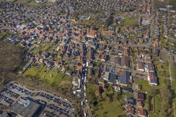 Aerial view, Holland market on the Schlossstraße in Nordkirchen, stalls and 10000 visitors, Nordkirchen, Münsterland, North Rhine-Westphalia, Germany, aerial view, Holland market on the Schlossstraße in Nordkirchen, stalls and 10000 visitors, Münsterland, stalls and 10000 visitors, stalls and 10000 visitors, birds-eyes view, aerial view, aerial photography, aerial photography, overview, bird's eye view, infrastructure, local view, St. Mauritius churches