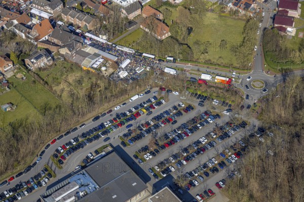 Aerial view, Holland market on Schlossstraße in Nordkirchen, stalls and 10000 visitors, Nordkirchen, Münsterland, North Rhine-Westphalia, Germany, stalls and 10000 visitors, stalls and 10000 visitors, birds-eyes view, aerial view, aerial photography, aerial photography, overview, bird's eye view, infrastructure, local view