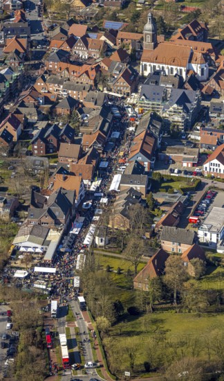 Aerial view, Holland market on the Schlossstraße in Nordkirchen, stalls and 10000 visitors, Nordkirchen, Münsterland, North Rhine-Westphalia, Germany, aerial view, Holland market on the Schlossstraße in Nordkirchen, stalls and 10000 visitors, Münsterland, stalls and 10000 visitors, stalls and 10000 visitors, birds-eyes view, aerial view, aerial photography, aerial photography, overview, bird's eye view, infrastructure, local view, St. Mauritius churches