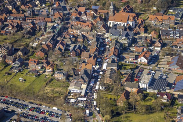 Aerial view, Holland market on the Schlossstraße in Nordkirchen, stalls and 10000 visitors, Nordkirchen, Münsterland, North Rhine-Westphalia, Germany, aerial view, Holland market on the Schlossstraße in Nordkirchen, stalls and 10000 visitors, Münsterland, stalls and 10000 visitors, stalls and 10000 visitors, birds-eyes view, aerial view, aerial photography, aerial photography, overview, bird's eye view, infrastructure, local view, St. Mauritius churches