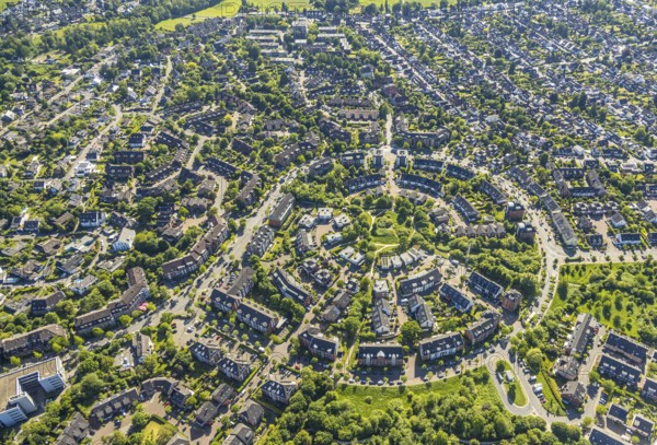 Aerial view, Saarner Kuppe, circular housing estate with Luxemburger Allee, Saarn, Mülheim an der Ruhr, Ruhr area, North Rhine-Westphalia, Germany, DE, Europe, property tax, real estate, aerial view, aerial photography, aerial photography, overview, bird's-eye view, housing estate, housing and living, residential area, quality of living, residential neighbourhood, housing estate, residential district, birds-eyes view, overview
