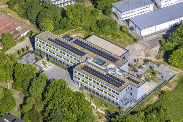 Aerial view, new construction of Saarn comprehensive school with solar roof, Saarn, Mülheim an der Ruhr, Ruhr area, North Rhine-Westphalia, Germany, education, educational institution, DE, Europe, photovoltaic, comprehensive school, educational institute, aerial view, aerial photography, aerial photography, photovoltaic system, school, solar, solar system, solar roof, solar energy, solar panel, solar power system, overview, bird's-eye view, bird's-eye view, overview