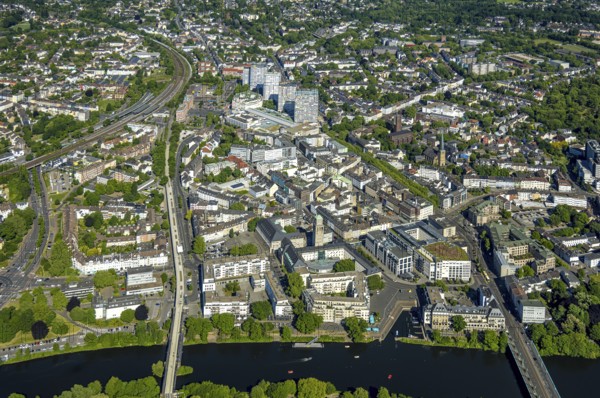 Aerial view, river Ruhr and castle bridge, city centre with Dickswall skyscrapers, Forum City, Hans-Böckler-Platz, area around the main post office, historic town hall with town hall tower, Ruhrradschnellweg RS1, distant view, Altstadt I, Mülheim an der Ruhr, Ruhr area, North Rhine-Westphalia, Germany, old town, old town view, old town area, city, DE, Europe, city centre view, aerial view, aerial photography, aerial photography, townscape, city centre, city centre, overview, bird's-eye view, birds-eyes view, historic city centre, overview