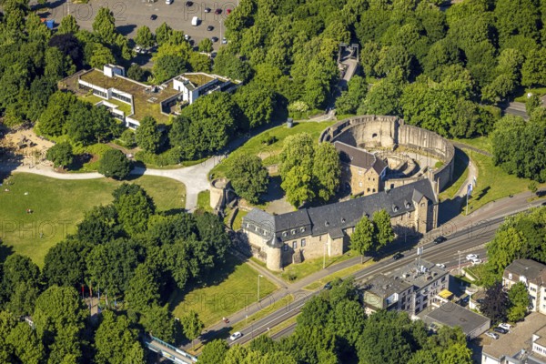 Aerial view, Broich Castle, historical sight, behind Heinrich-Thöne Adult Education Centre VHS, Broich - East, Mülheim an der Ruhr, Ruhr area, North Rhine-Westphalia, Germany, education, educational institution, DE, Europe, aerial view, aerial photography, aerial photography, castle, school, overview, VHS, bird's-eye view, adult education centre, further education, birds-eyes view, overview
