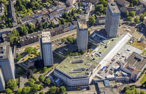 Aerial view, Dickswall high-rise buildings and canal construction site Dickswall, Forum City, Hans-Böckler-Platz, area around the main post office, RS1 cycle highway, Altstadt I - Südost, Mülheim an der Ruhr, Ruhr area, North Rhine-Westphalia, Germany, construction work, construction area, construction site, building plots, construction project, construction project, construction site, authority, DE, Europe, Forum Hochhaus, main station, autumn colours, aerial view, aerial photography, aerial photography, Radschnellweg Ruhr RS1, castle bridge, city administration, registry office, technical town hall, overview, administration area, bird's-eye view, overview