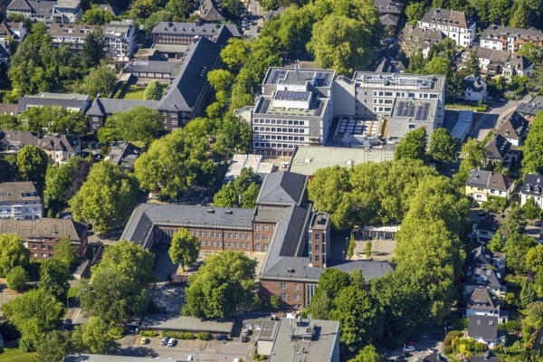 Aerial view, school centre with Realschule Mitte and Otto-Pankok-Schule Gymnasium, Altstadt I - Südost, Mülheim an der Ruhr, Ruhr area, North Rhine-Westphalia, Germany, education, educational institution, DE, Europe, grammar school, educational institute, aerial view, aerial photography, aerial photography, secondary school, school, school centre, overview, bird's-eye view, overview