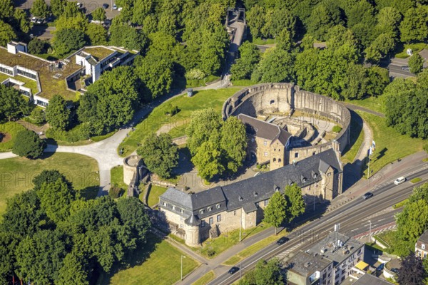 Aerial view, Broich Castle, historical sight, Broich - East, Mülheim an der Ruhr, Ruhr area, North Rhine-Westphalia, Germany, DE, Europe, aerial view, aerial photography, aerial photography, castle, overview, bird's eye view, birds-eyes view, historical, overview