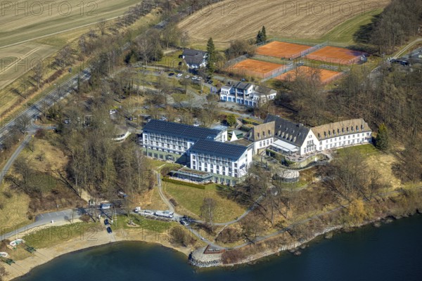 Aerial view, Welcome Hotel Meschede/Hennesee, tennis courts of the Tennisclub Meschede 1909 e.V., Berghausen, Meschede, Sauerland, North Rhine-Westphalia, Germany, DE, Europe, gastronomy, commercial enterprises, commercial area, commercial area, commercial property, commercial location, commercial use, hotel, hotel facilities, hotel business, industrial area, industrial location, aerial view, aerial photography, aerial photography, overview, bird's-eye view, birds-eyes view, overview