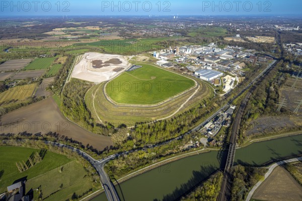 Aerial view, landfill site at Lünener Straße, Remondis Lippewerk recycling centre Waltrop, Ruhr area, North Rhine-Westphalia, Germany, DE, Europe, commercial enterprises, commercial area, commercial property, commercial site, commercial use, industrial area, industrial site, aerial photograph, aerial photography, aerial photography, Lünen, Münsterland, overview, bird's eye view, birds-eyes view, overview