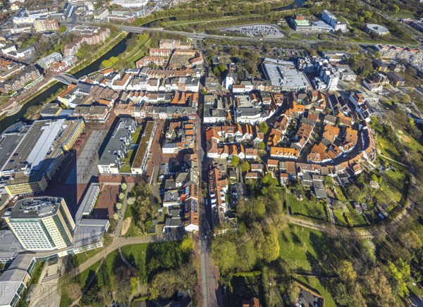 Aerial view, local view pedestrian zone Lange Straße, shopping centre at Christinentor with office high-rise buildings Am Christinentor, old town old quarter historic houses with red roofs Silberstraße, left town hall city of Lünen at the river Lippe, Lünen, Ruhr area, North Rhine-Westphalia, Germany, DE, Europe, aerial view, aerial photography, aerial photography, Münsterland, overview, bird's-eye view, birds-eyes view, overview