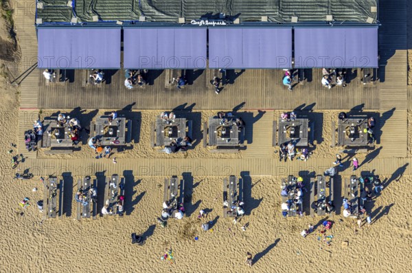 Aerial view, Café Seepark Lünen with outdoor catering and sandy beach at Horstmarer See, guests at tables sunbathing and enjoying, Horstmar, Lünen, Ruhr area, North Rhine-Westphalia, Germany, DE, Europe, aerial view, aerial photography, aerial photography, Münsterland, overview, bird's eye view, birds-eyes view, overview