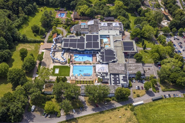 Aerial view, LAGO Die Therme, swimming pool and wellness centre with water slide, roof with solar panels, Börnig, Herne, Ruhr area, North Rhine-Westphalia, Germany, bathing establishment, bathing resort, DE, Europe, outdoor pool, leisure activities, indoor pool, aerial view, aerial photography, aerial photography, swimming pool, swimming pool, overview, bird's-eye view, overview, HernerechtsderA43
