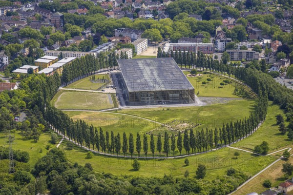 Aerial view, Akademie Mont-Cenis - Fortbildungsakademie des Ministeriums des Innern des Landes North Rhine-Westphalia, Baumallee Kreis, Sodingen, Herne, Ruhr Area, North Rhine-Westphalia, Deutschland, DE, Europa, Luftaufnahme, Luftbildfotografie, Luftfotografie, Übersicht, Vogelperspektive, birds-eyes view, overview, HernerechtsderA43