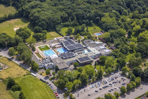 Aerial view, LAGO Die Therme, swimming pool and wellness centre with water slide, roof with solar panels, Börnig, Herne, Ruhr area, North Rhine-Westphalia, Germany, bathing establishment, bathing resort, DE, Europe, outdoor pool, leisure activities, indoor pool, aerial view, aerial photography, aerial photography, swimming pool, swimming pool, overview, bird's-eye view, overview, HernerechtsderA43