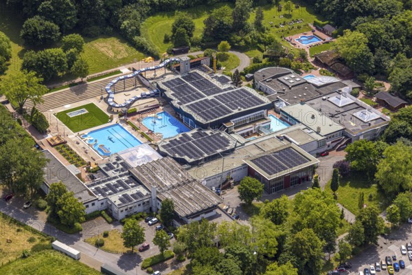 Aerial view, LAGO Die Therme, swimming pool and wellness centre with water slide, roof with solar panels, Börnig, Herne, Ruhr area, North Rhine-Westphalia, Germany, bathing establishment, bathing resort, DE, Europe, outdoor pool, leisure activities, indoor pool, aerial view, aerial photography, aerial photography, swimming pool, swimming pool, overview, bird's-eye view, overview, HernerechtsderA43