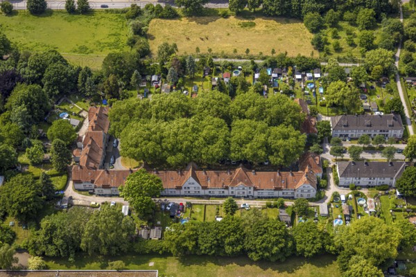 Aerial view, housing estate settlement Teutoburgia miners' settlement with group of trees in the inner courtyard, also garden city Teutoburgia, Börnig, Herne, Ruhr area, North Rhine-Westphalia, Germany, workers' houses, workers' settlement, tree avenue, tree growth, miners' settlement, mining settlement, DE, monument protection, Europe, green trees, aerial view, aerial photography, aerial photography, housing estate, overview, bird's-eye view, housing estate, colliery houses, colliery housing estate, birds-eyes view, green planting, green lung, overview, social housing, HernerechtsderA43