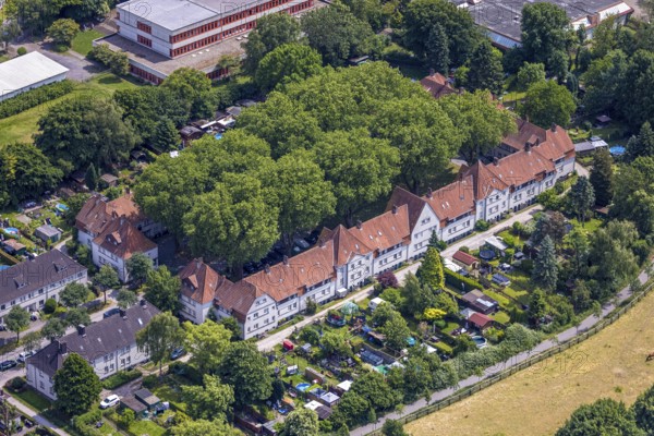Aerial view, housing estate settlement Teutoburgia miners' settlement with group of trees in the inner courtyard, also garden city Teutoburgia, Börnig, Herne, Ruhr area, North Rhine-Westphalia, Germany, workers' houses, workers' settlement, tree avenue, tree growth, miners' settlement, mining settlement, DE, monument protection, Europe, green trees, aerial view, aerial photography, aerial photography, housing estate, overview, bird's-eye view, housing estate, colliery houses, colliery housing estate, birds-eyes view, green planting, green lung, overview, social housing, HernerechtsderA43