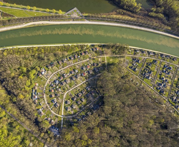 Aerial view, KGV allotment garden association, Mühlenwinkel e.V. am Datteln-Hamm-Kanal, Horstmar, Lünen, Ruhr area, North Rhine-Westphalia, Germany, DE, Europe, community garden, KGV, canal, allotment garden, allotment garden site, allotment garden association, allotment gardener association, allotment garden colony, aerial view, aerial photography, aerial photography, Münsterland, allotment garden, overview, bird's-eye view, overview