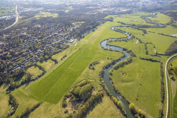 Aerial photograph, Lünen-Lippeweiden airfield and river Lippe meander with Lippe floodplain nature reserve, Lünen, Ruhr area, North Rhine-Westphalia, Germany, DE, Europe, airport, airfield, runway, aerial photograph, aerial photography, aerial photography, Münsterland, runway, overview, bird's-eye view, bird's-eye view, overview