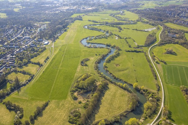 Aerial photograph, Lünen-Lippeweiden airfield and river Lippe meander with Lippe floodplain nature reserve, Lünen, Ruhr area, North Rhine-Westphalia, Germany, DE, Europe, airport, airfield, runway, aerial photograph, aerial photography, aerial photography, Münsterland, runway, overview, bird's-eye view, bird's-eye view, overview