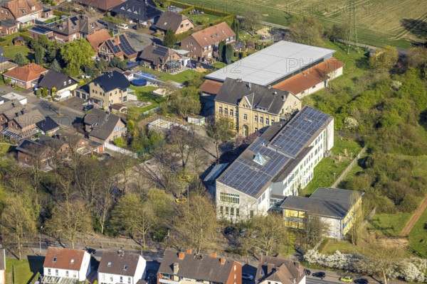 Aerial view, Ludwig-Uhland-Realschule, building with solar roof, Horstmar, Lünen, Ruhr area, North Rhine-Westphalia, Germany, education, educational institution, DE, Europe, photovoltaic, educational institute, aerial view, aerial photography, aerial photography, Münsterland, photovoltaic system, school, solar, solar system, solar roof, solar panel, solar power system, overview, bird's eye view, birds-eyes view, overview