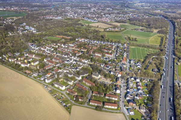 Aerial view, motorway A2 and residential area, local view, district Gahmen, Altenderne, Lünen, Ruhr area, North Rhine-Westphalia, Germany, DE, Europe, property tax, real estate, aerial view, aerial photography, aerial photography, Münsterland, overview, bird's-eye view, residential complex, living and living, residential area, quality of living, residential quarter, housing estate, residential area, birds-eyes view, overview