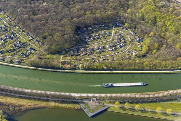 Aerial view, Horstmarer See and Datteln-Hamm Canal inland navigation, KGV Mühlenwinkel e.V. allotment garden association, Horstmar, Lünen, Ruhr area, North Rhine-Westphalia, Germany, DE, Europe, aerial view, aerial photography, aerial photography, Münsterland, overview, bird's-eye view, overview